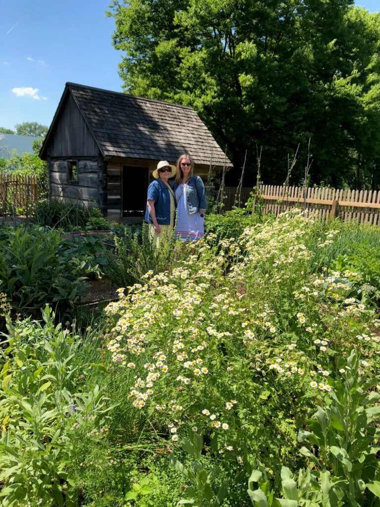 Garden and barn with 2 Dames